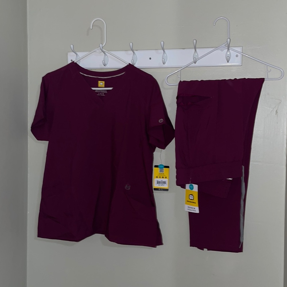 Maroon scrub set